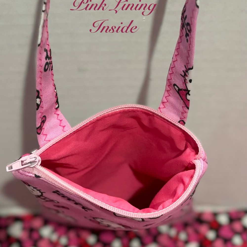 LOVE THAT HELLO KITTY APPLES QUILTED TOTE & CROSSBODY PHONE POUCH - Picture 6 of 7